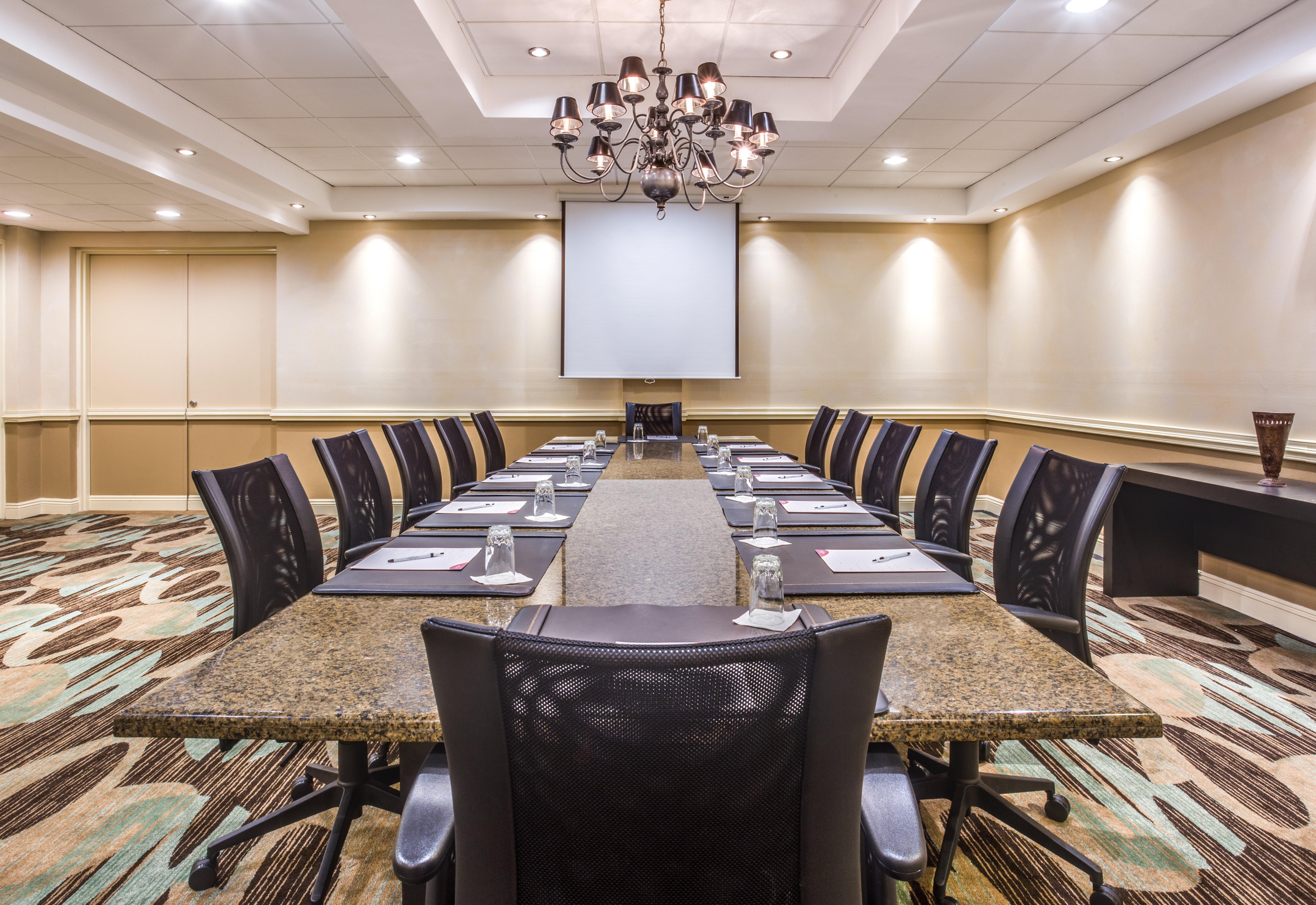 Crowne Plaza Executive Center Baton Rouge By Ihg Hotel Exterior photo
