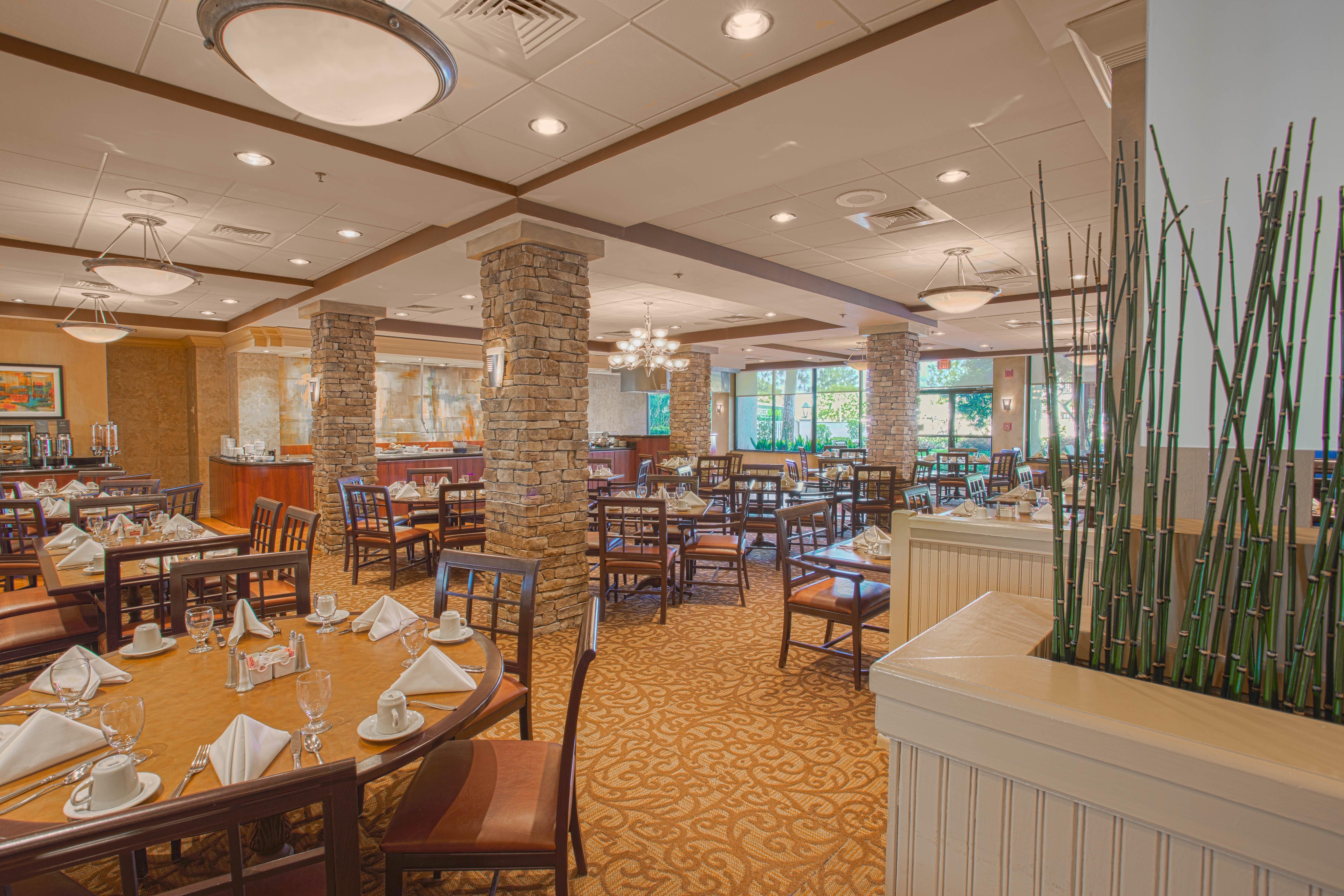 Crowne Plaza Executive Center Baton Rouge By Ihg Hotel Exterior photo