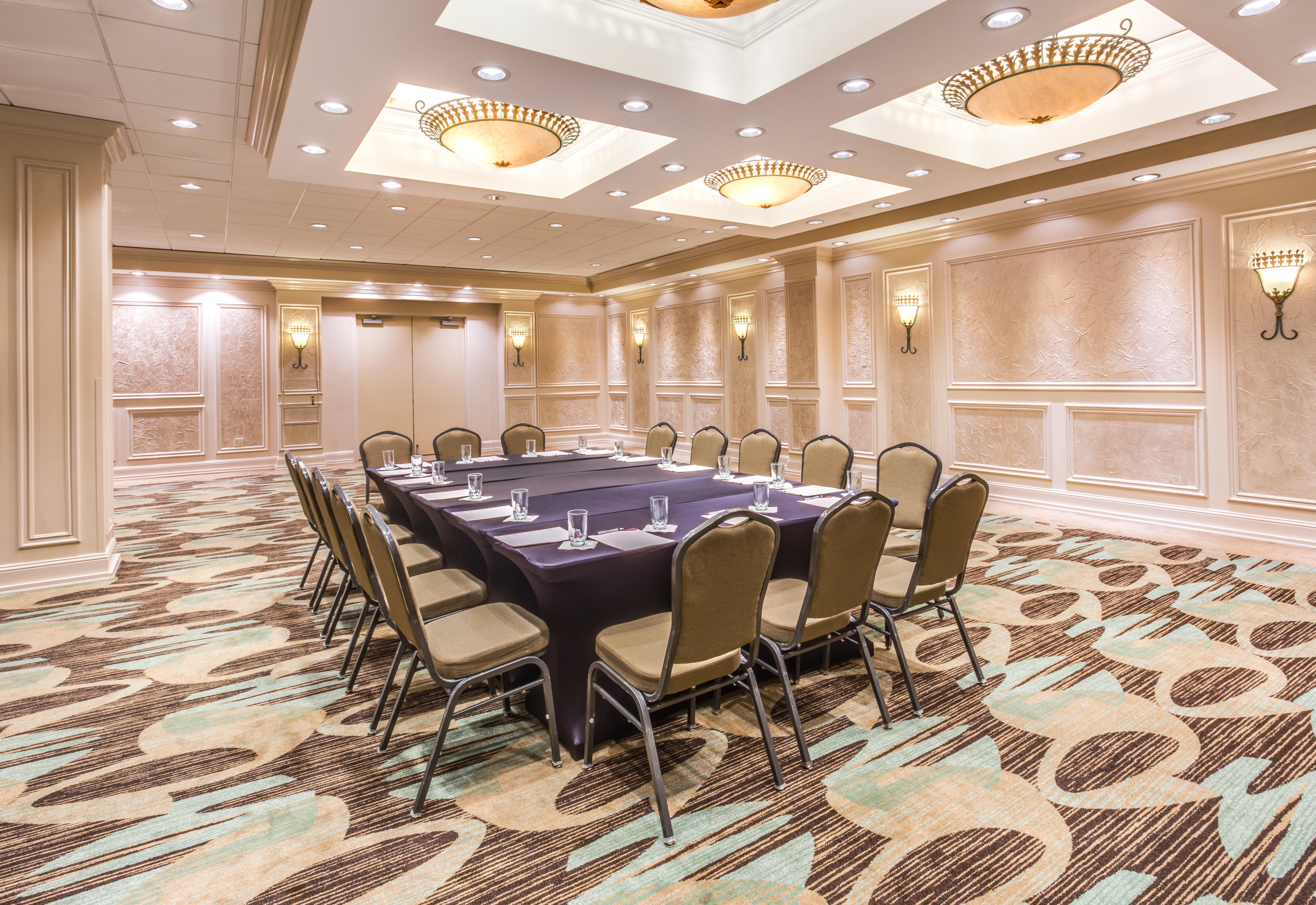 Crowne Plaza Executive Center Baton Rouge By Ihg Hotel Exterior photo