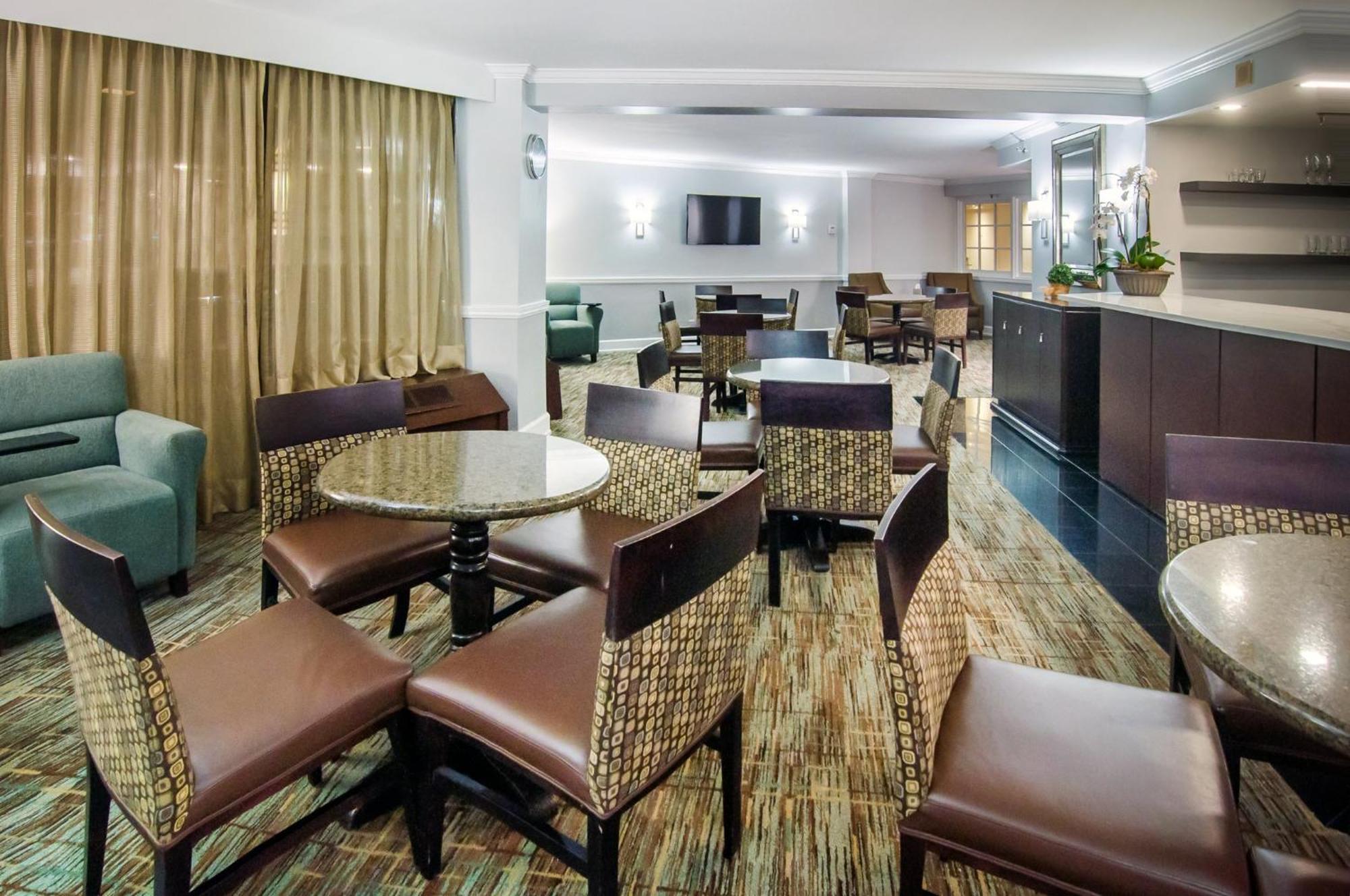 Crowne Plaza Executive Center Baton Rouge By Ihg Hotel Exterior photo