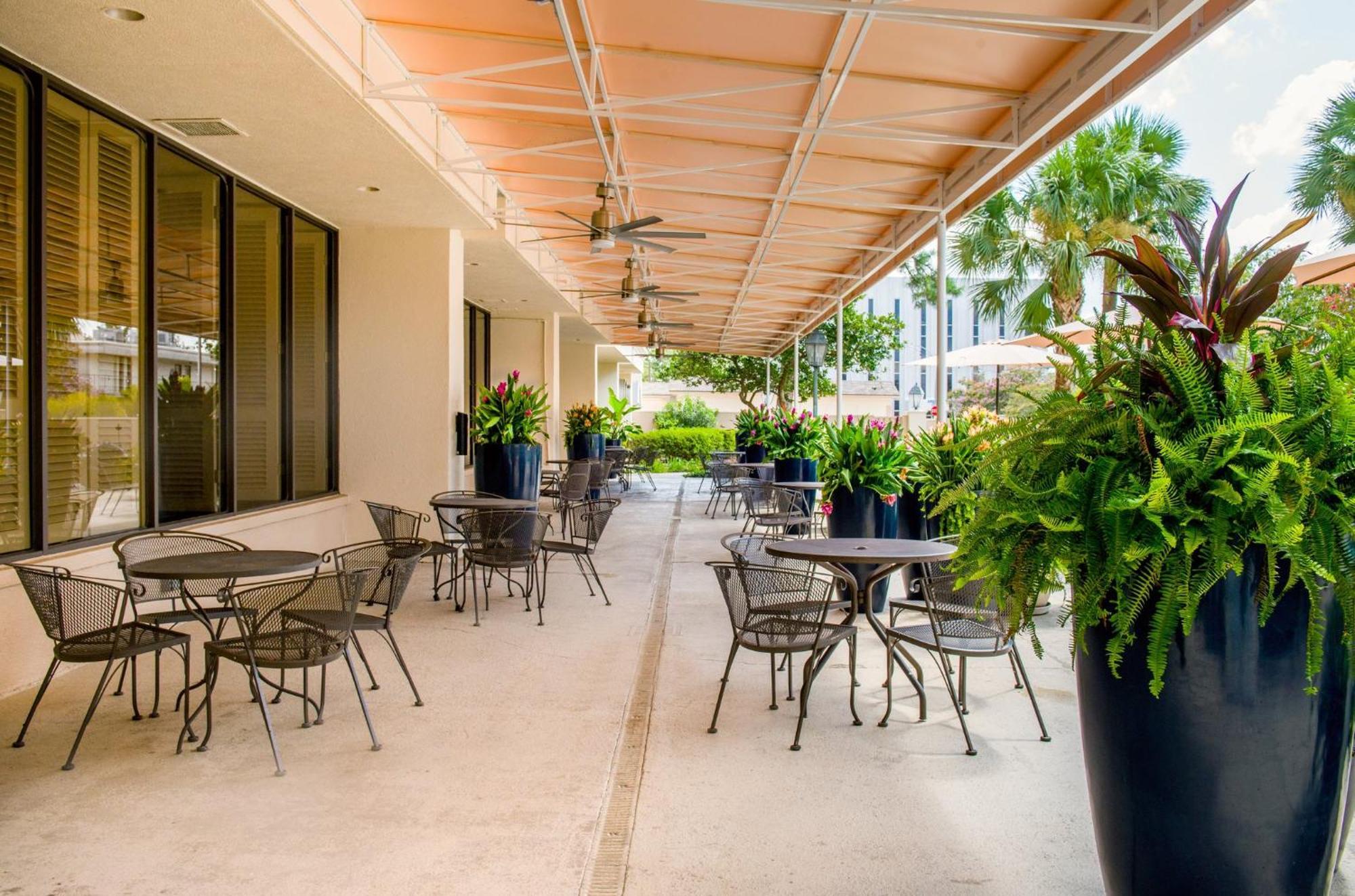 Crowne Plaza Executive Center Baton Rouge By Ihg Hotel Exterior photo
