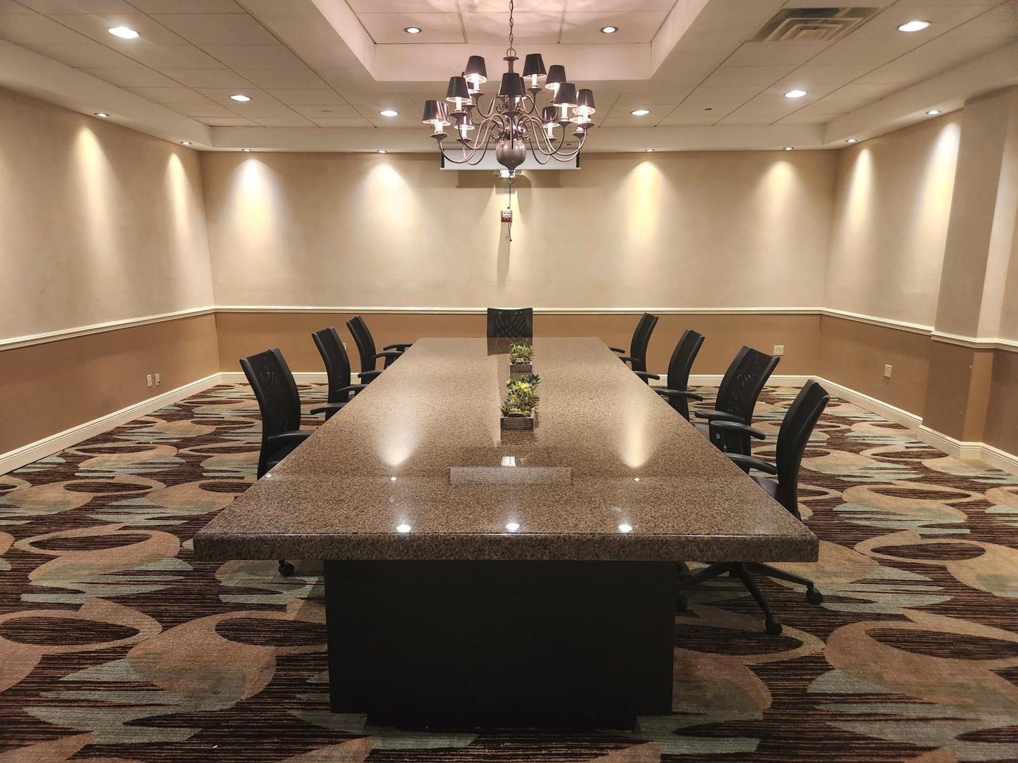 Crowne Plaza Executive Center Baton Rouge By Ihg Hotel Exterior photo