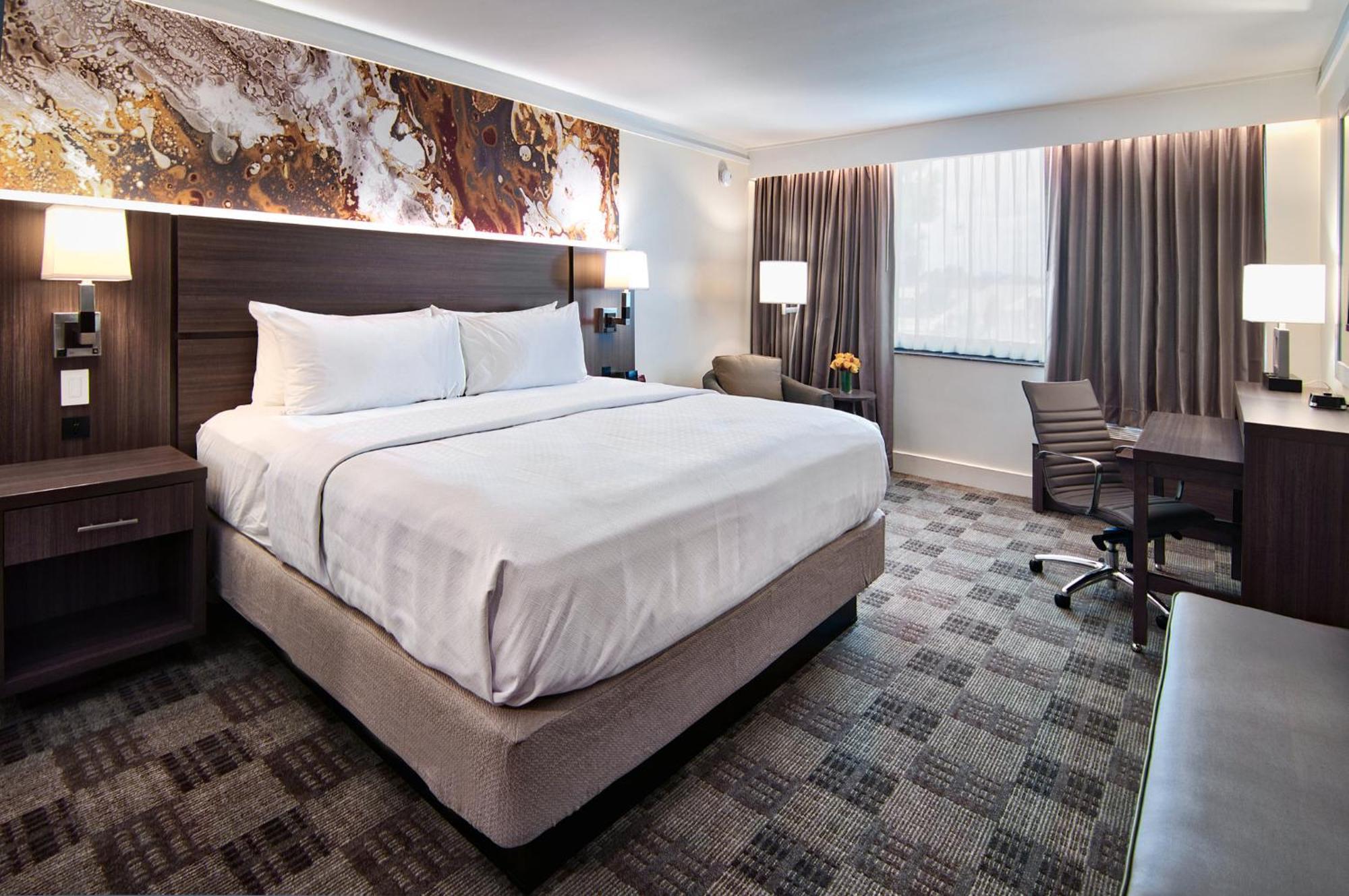 Crowne Plaza Executive Center Baton Rouge By Ihg Hotel Exterior photo